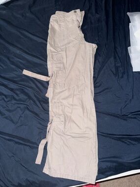 No Boundaries Light Tan Cargo Capri Joggers